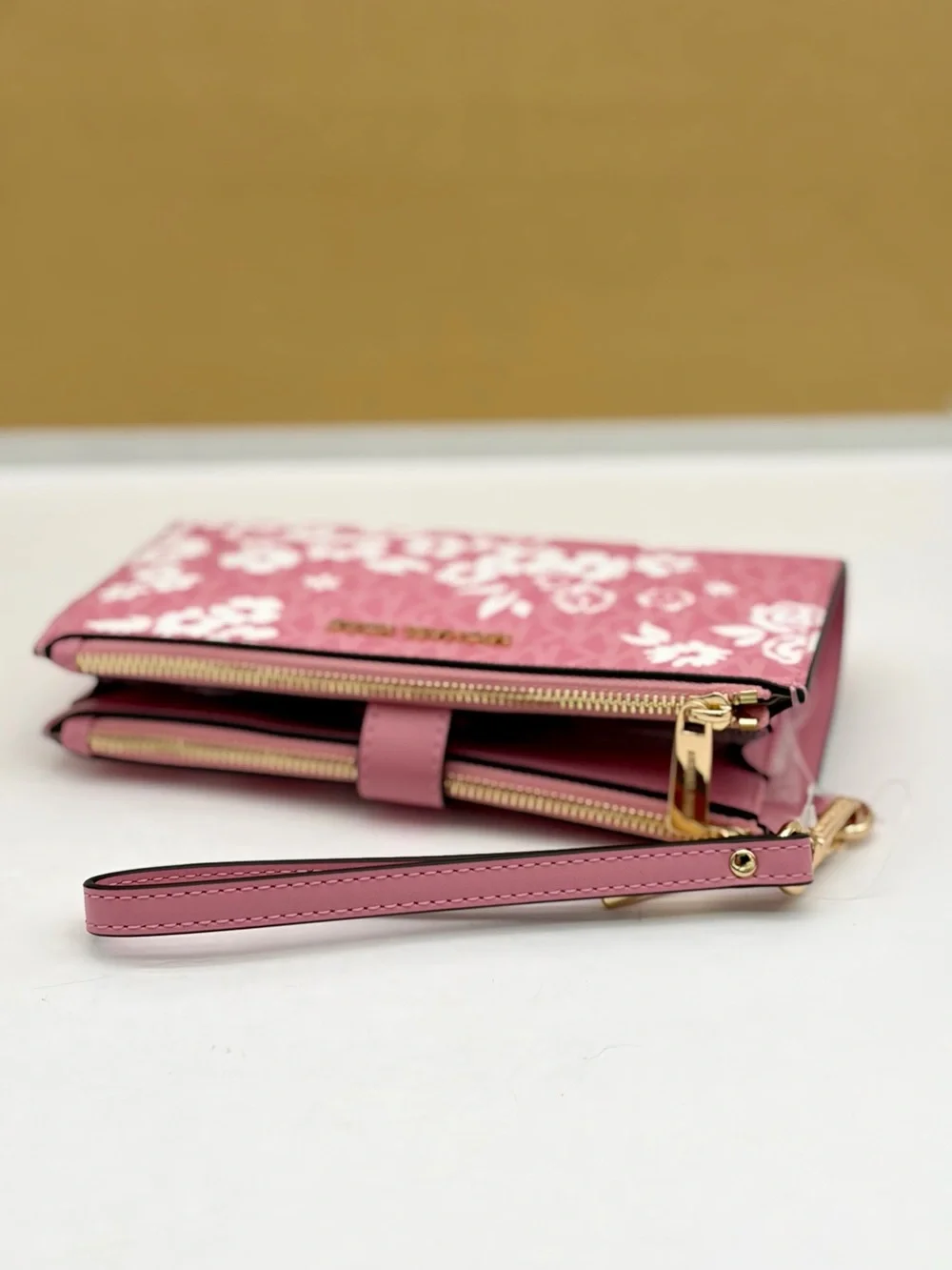 MICHAEL KORS Jet Set Travel Large Printed Signature Logo Wristlet Wallet